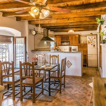 Pet Friendly Home In Hornachuelos With Kitchen Luaran gambar