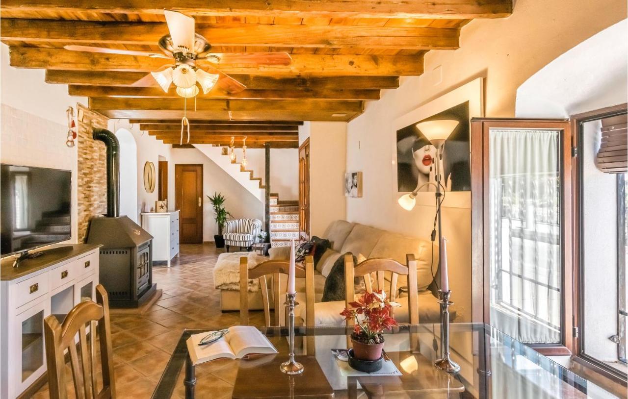 Pet Friendly Home In Hornachuelos With Kitchen Luaran gambar
