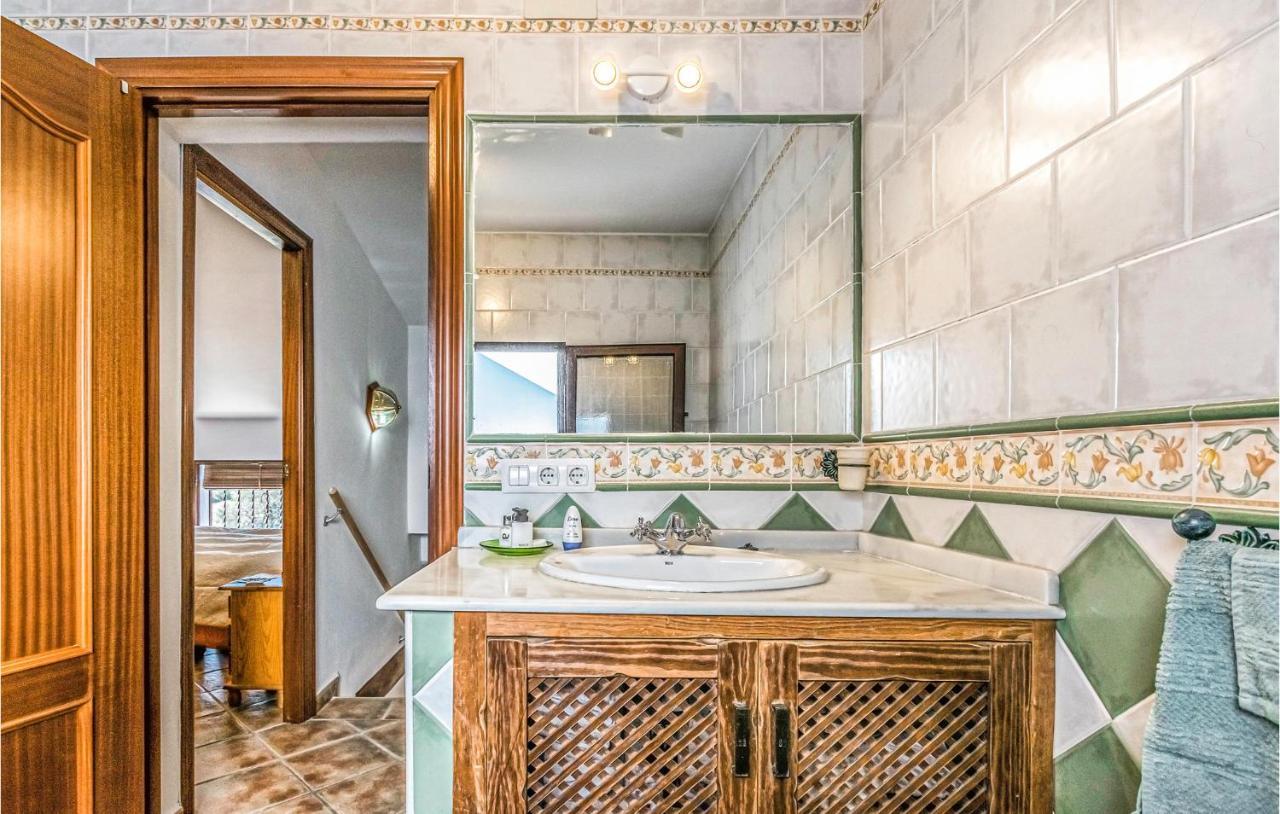 Pet Friendly Home In Hornachuelos With Kitchen Luaran gambar