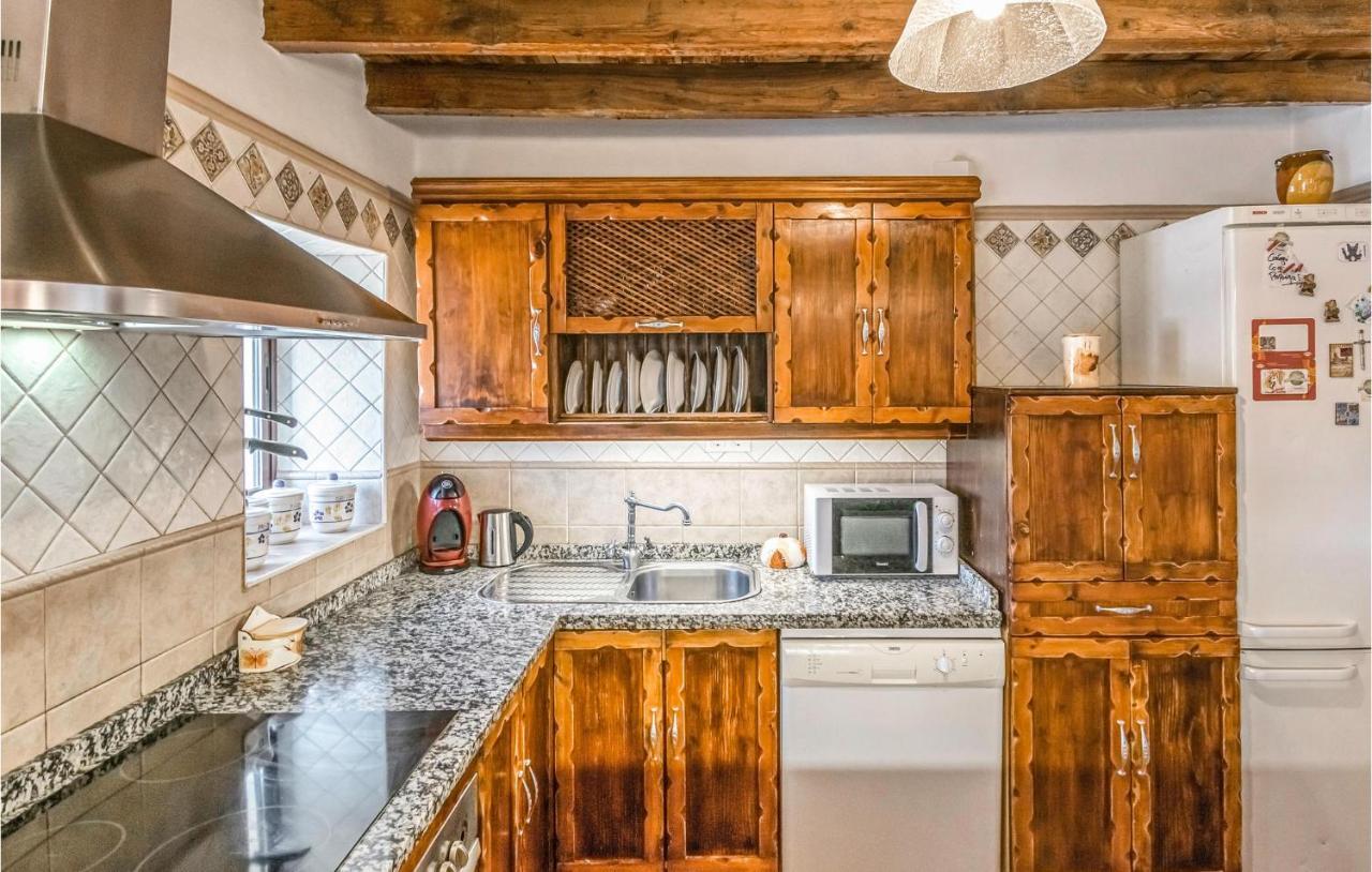 Pet Friendly Home In Hornachuelos With Kitchen Luaran gambar
