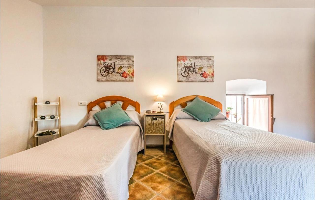 Pet Friendly Home In Hornachuelos With Kitchen Luaran gambar